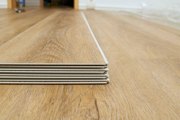 Click vinyl flooring to install yourself in the living room of an apartment